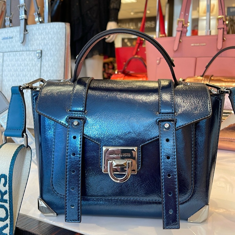 MICHAEL KORS
Manhattan Medium TH SCHOOL Crackled Metallic Leather SATCHEL
NWT - Picture 16 of 16